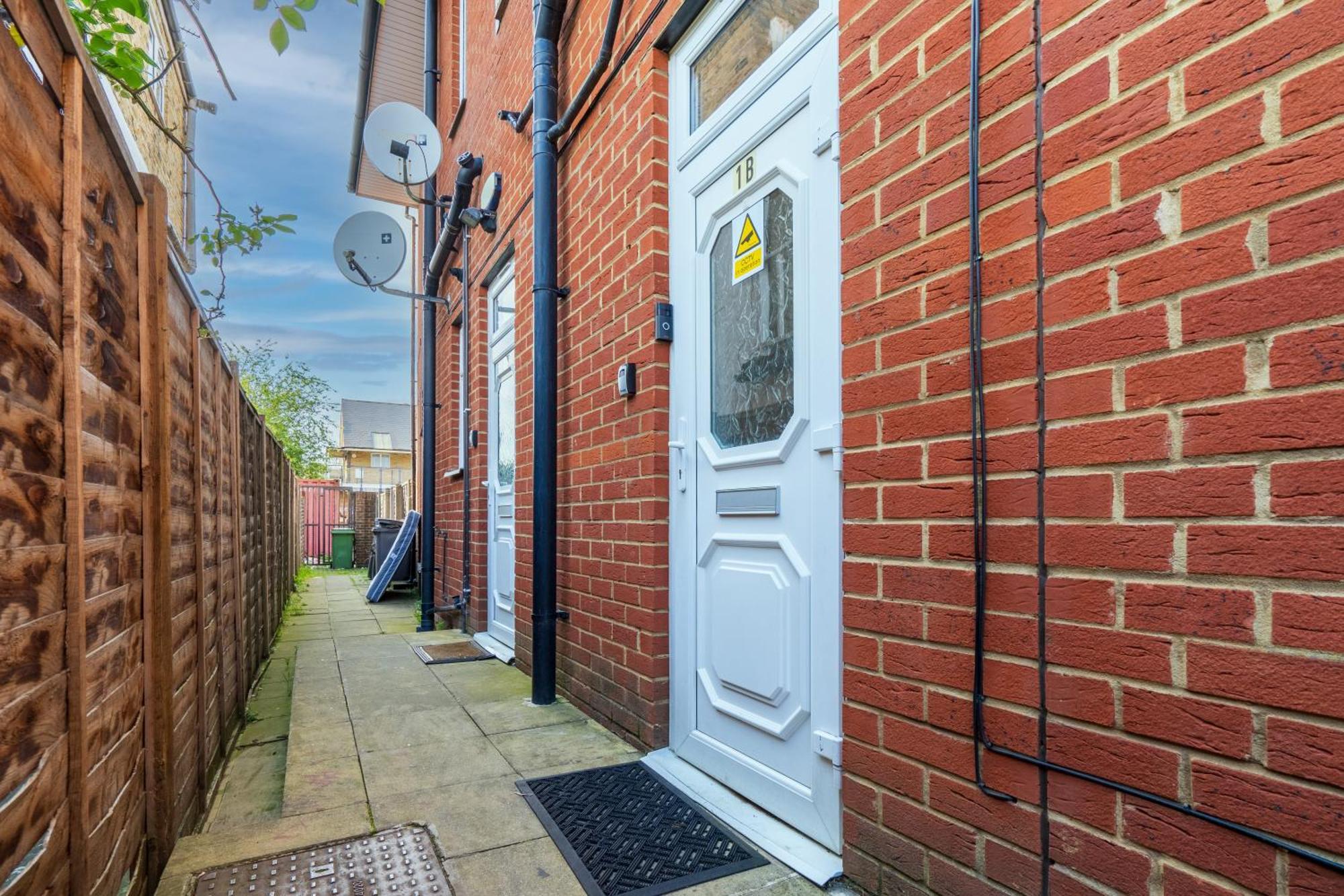Modern 2 Bedroom Apartment In Mitcham, London Exterior photo