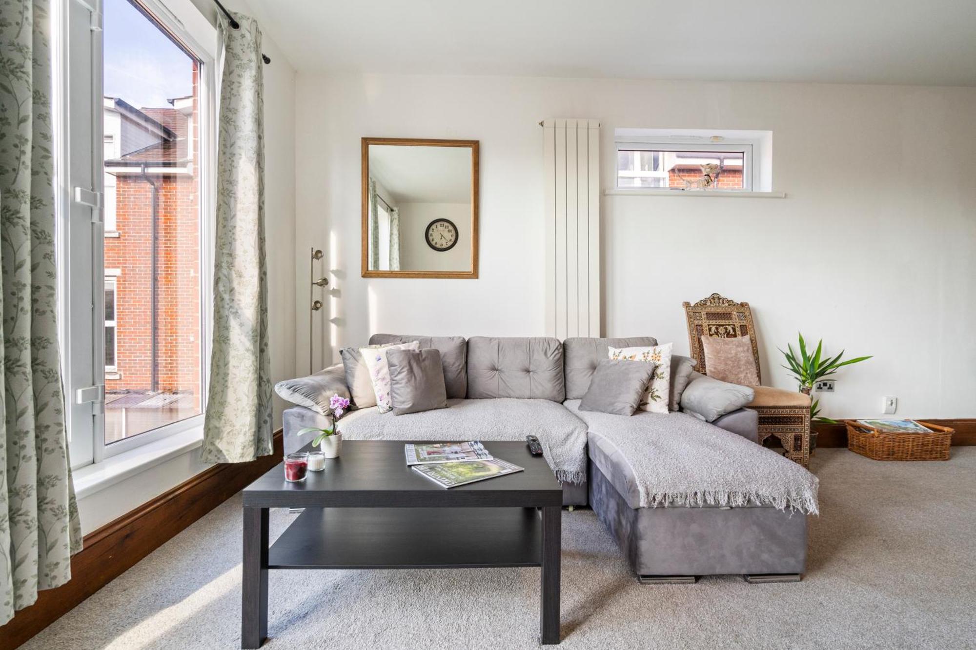 Modern 2 Bedroom Apartment In Mitcham, London Exterior photo