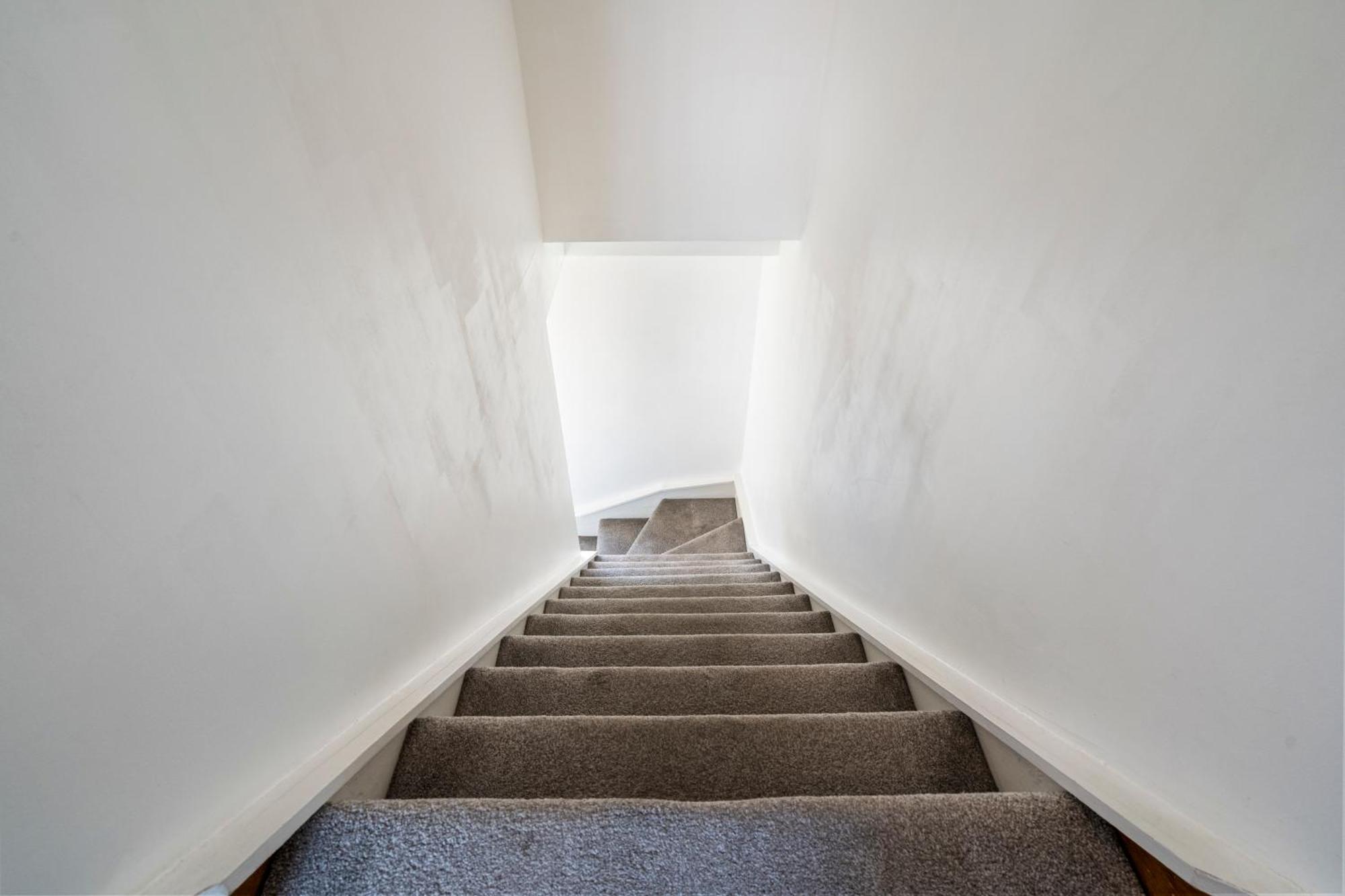 Modern 2 Bedroom Apartment In Mitcham, London Exterior photo